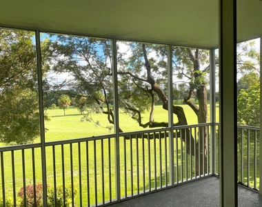 2800 N Palm Aire Drive - Photo Thumbnail 14