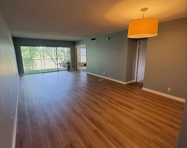 2800 N Palm Aire Drive - Photo Thumbnail 5