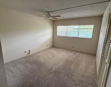 2800 N Palm Aire Drive - Photo Thumbnail 6