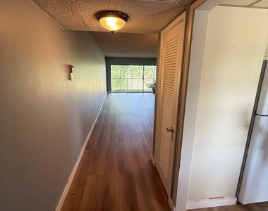 2800 N Palm Aire Drive - Photo Thumbnail 2