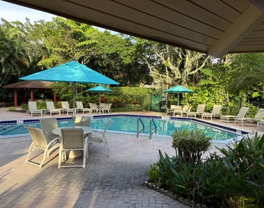 2800 N Palm Aire Drive - Photo Thumbnail 23