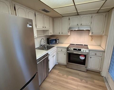 2800 N Palm Aire Drive - Photo Thumbnail 9