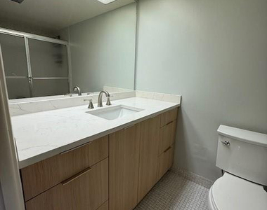 2800 N Palm Aire Drive - Photo Thumbnail 4