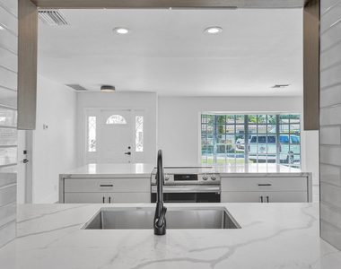 4751 Ne 29th Avenue - Photo Thumbnail 11