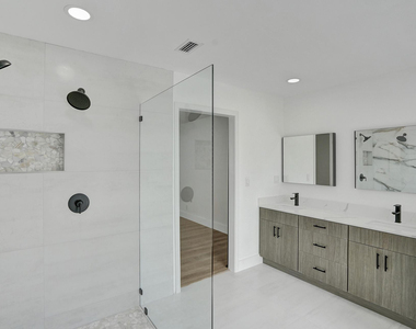 4751 Ne 29th Avenue - Photo Thumbnail 27