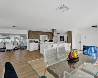 4751 Ne 29th Avenue - Photo Thumbnail 1