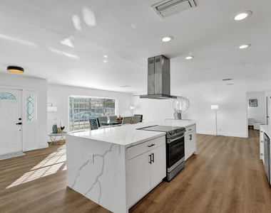 4751 Ne 29th Avenue - Photo Thumbnail 2