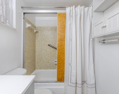 2615 Garden Drive N - Photo Thumbnail 11