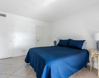 2615 Garden Drive N - Photo Thumbnail 13