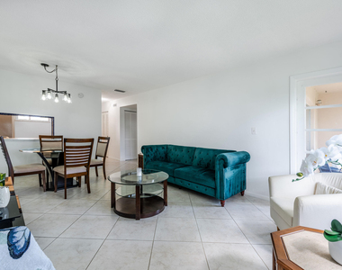2615 Garden Drive N - Photo Thumbnail 3