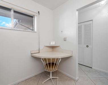 2615 Garden Drive N - Photo Thumbnail 7