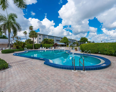 2615 Garden Drive N - Photo Thumbnail 23