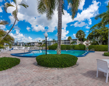 2615 Garden Drive N - Photo Thumbnail 20