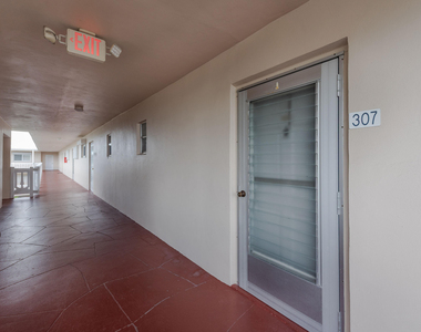 2615 Garden Drive N - Photo Thumbnail 17
