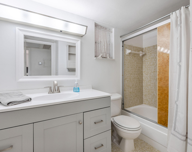 2615 Garden Drive N - Photo Thumbnail 10