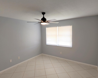 938 Sumter Road W - Photo Thumbnail 4