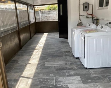 3990 Sw 51st Street - Photo Thumbnail 1