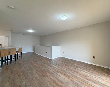 124 Sw Peacock Boulevard - Photo Thumbnail 5