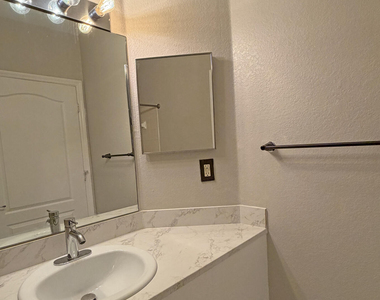 124 Sw Peacock Boulevard - Photo Thumbnail 12