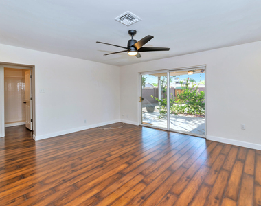 2501 E Highland Avenue - Photo Thumbnail 5