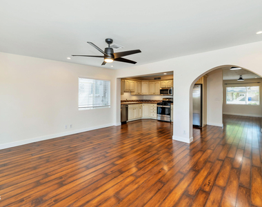 2501 E Highland Avenue - Photo Thumbnail 3