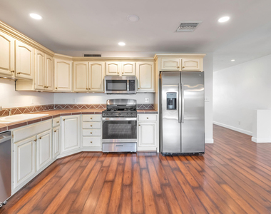 2501 E Highland Avenue - Photo Thumbnail 6