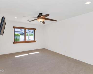 4209 E Weldon Avenue - Photo Thumbnail 12