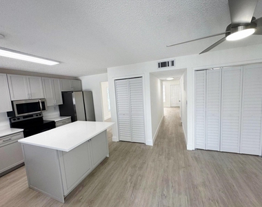 3920 Woodside Drive - Photo Thumbnail 6