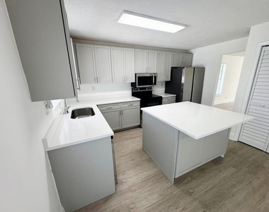 3920 Woodside Drive - Photo Thumbnail 5