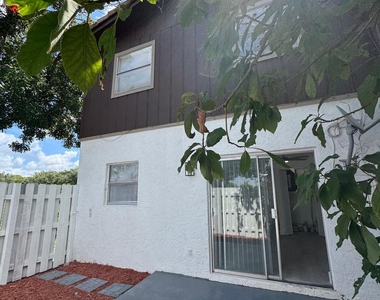 3920 Woodside Drive - Photo Thumbnail 23