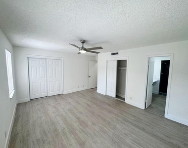 3920 Woodside Drive - Photo Thumbnail 13
