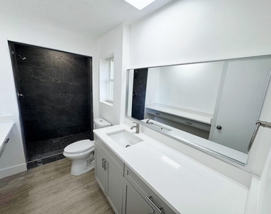 3920 Woodside Drive - Photo Thumbnail 15