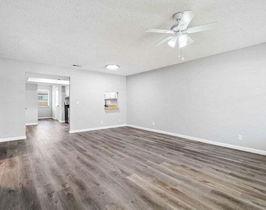 9046 E Highland Pines Boulevard E - Photo Thumbnail 2