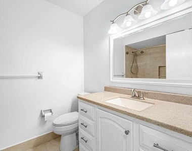 9046 E Highland Pines Boulevard E - Photo Thumbnail 5