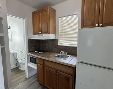 17 Detroit Street - Photo Thumbnail 3