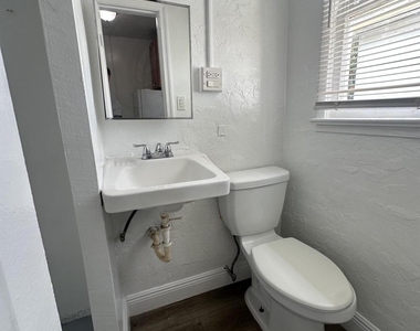 17 Detroit Street - Photo Thumbnail 4