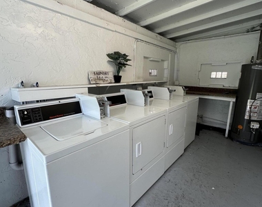 17 Detroit Street - Photo Thumbnail 7