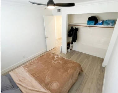 3147 Nw 68th Court - Photo Thumbnail 6