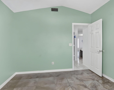 7690 Solimar Circle - Photo Thumbnail 21