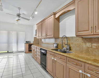 7690 Solimar Circle - Photo Thumbnail 8