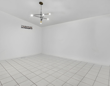 7690 Solimar Circle - Photo Thumbnail 12