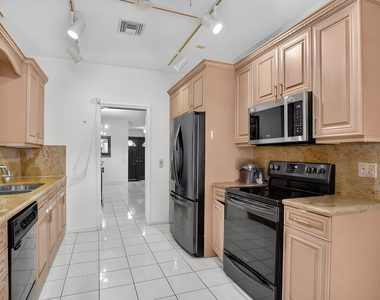 7690 Solimar Circle - Photo Thumbnail 9