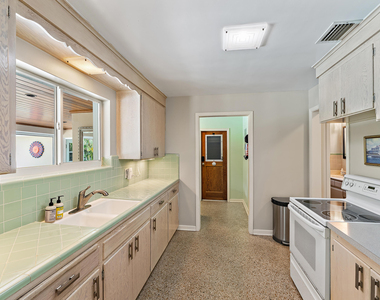 440 Jupiter Lane - Photo Thumbnail 12