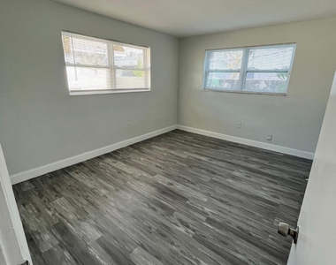 7511 Venetian Street - Photo Thumbnail 16