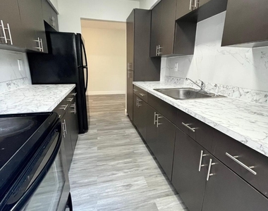 7511 Venetian Street - Photo Thumbnail 6
