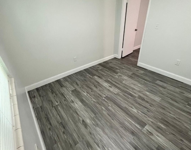7511 Venetian Street - Photo Thumbnail 5