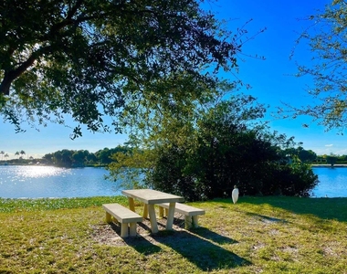 2880 Lake Osborne Drive - Photo Thumbnail 30