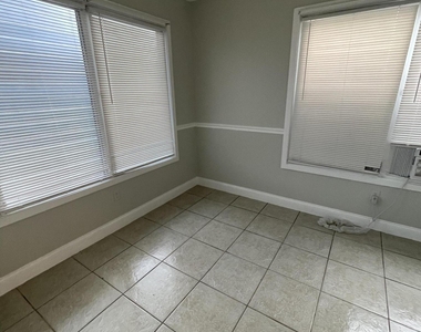 623 Selkirk Street - Photo Thumbnail 4