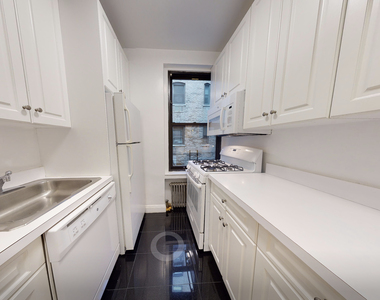 440 East 78th Street - Photo Thumbnail 2