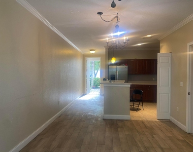 8214 Prestige Commons Drive - Photo Thumbnail 8